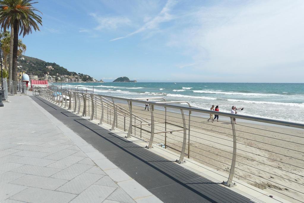 Attico Fronte Mare Alassio Exterior photo